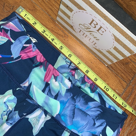 AVIA Workout Capri Performance Pants Navy Floral - Picture 9 of 12